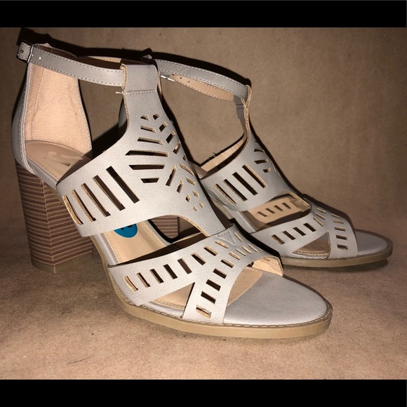 Report Shoes - Report NWOT Women Size 10 Gladiator heel sandals
